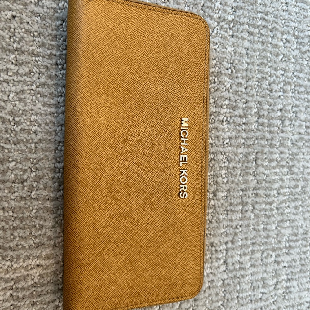 Michael Kors tan zip wallet